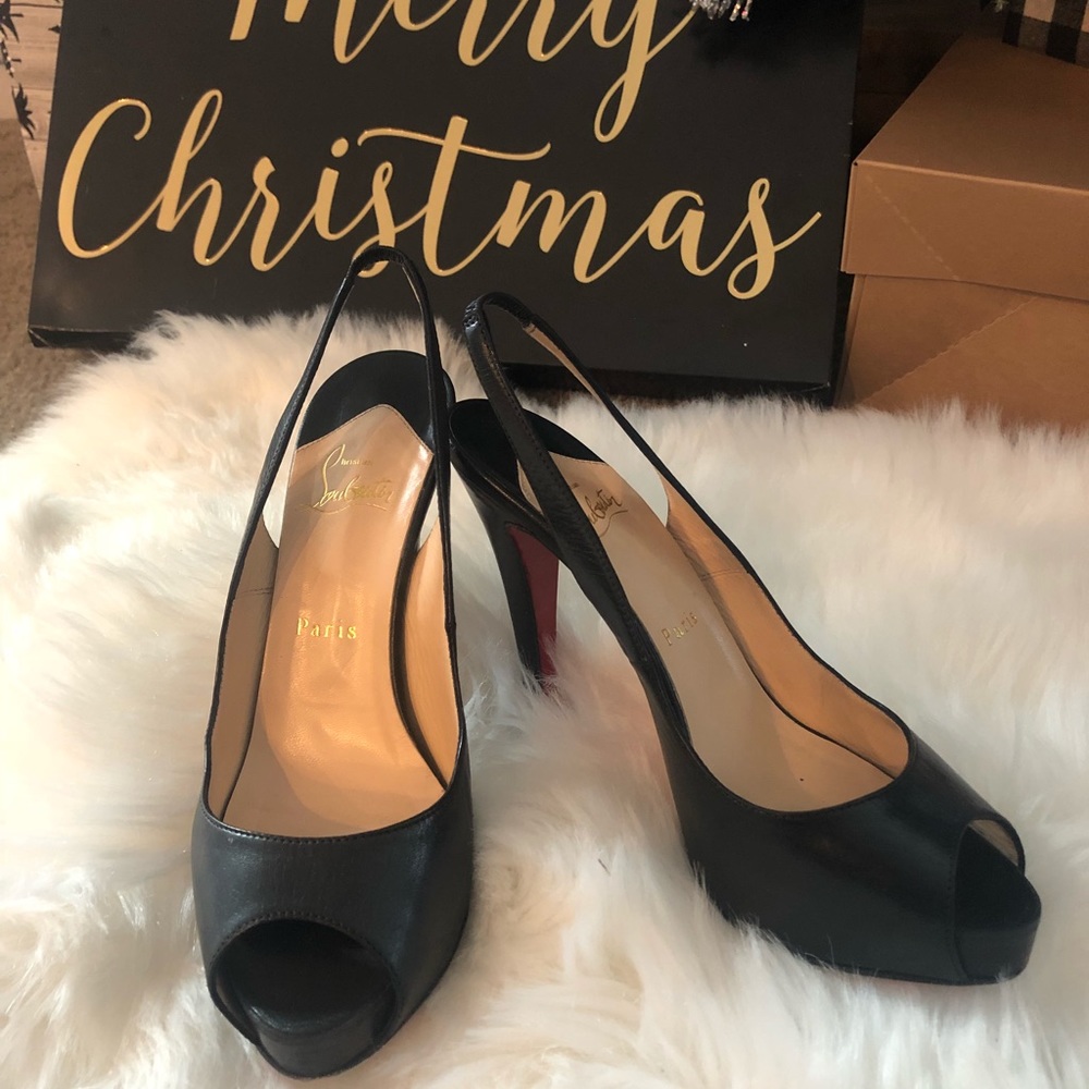 Christian Louboutin Peep Toe!!!